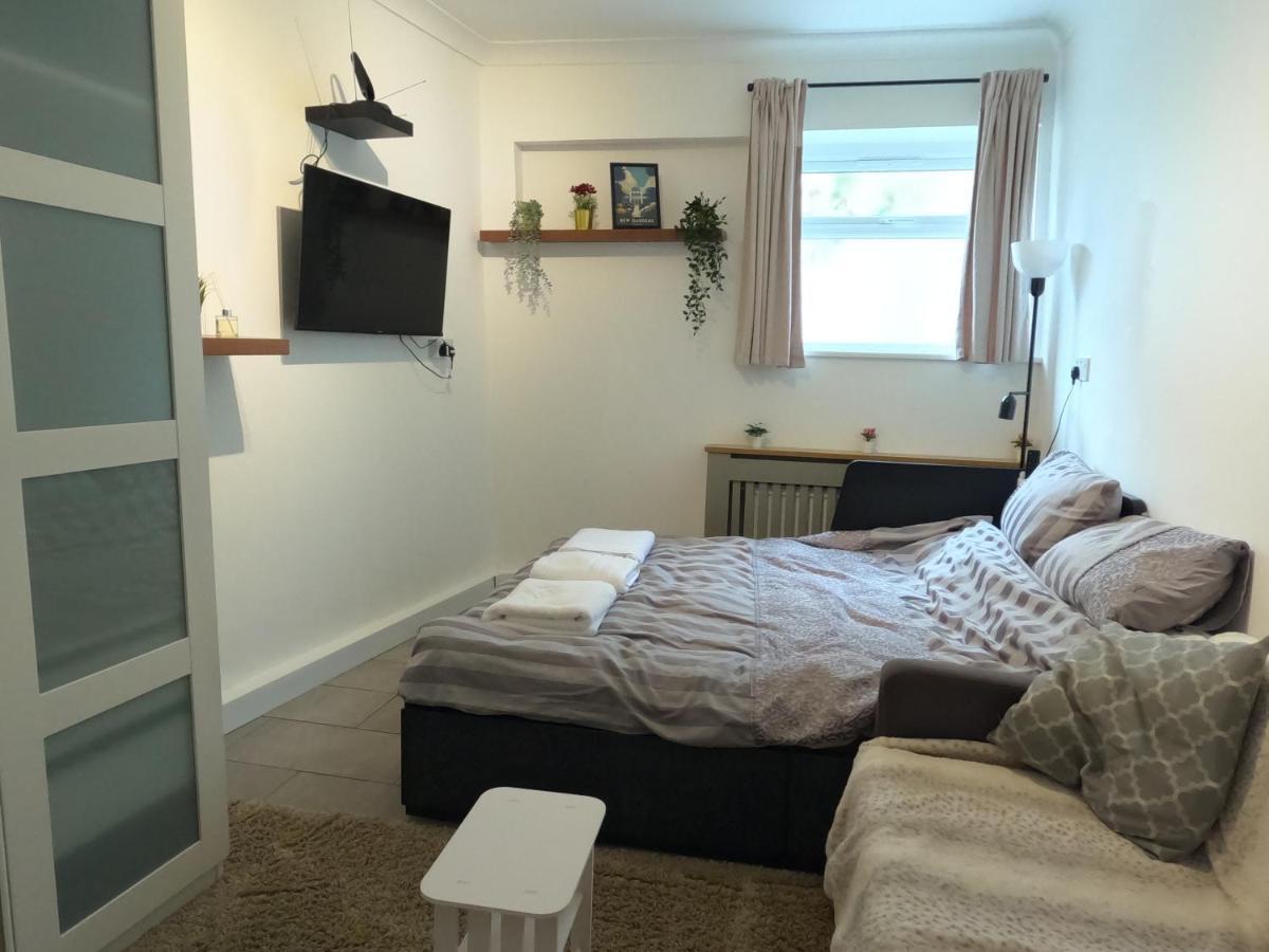Studio Apartment In Kew Exterior photo