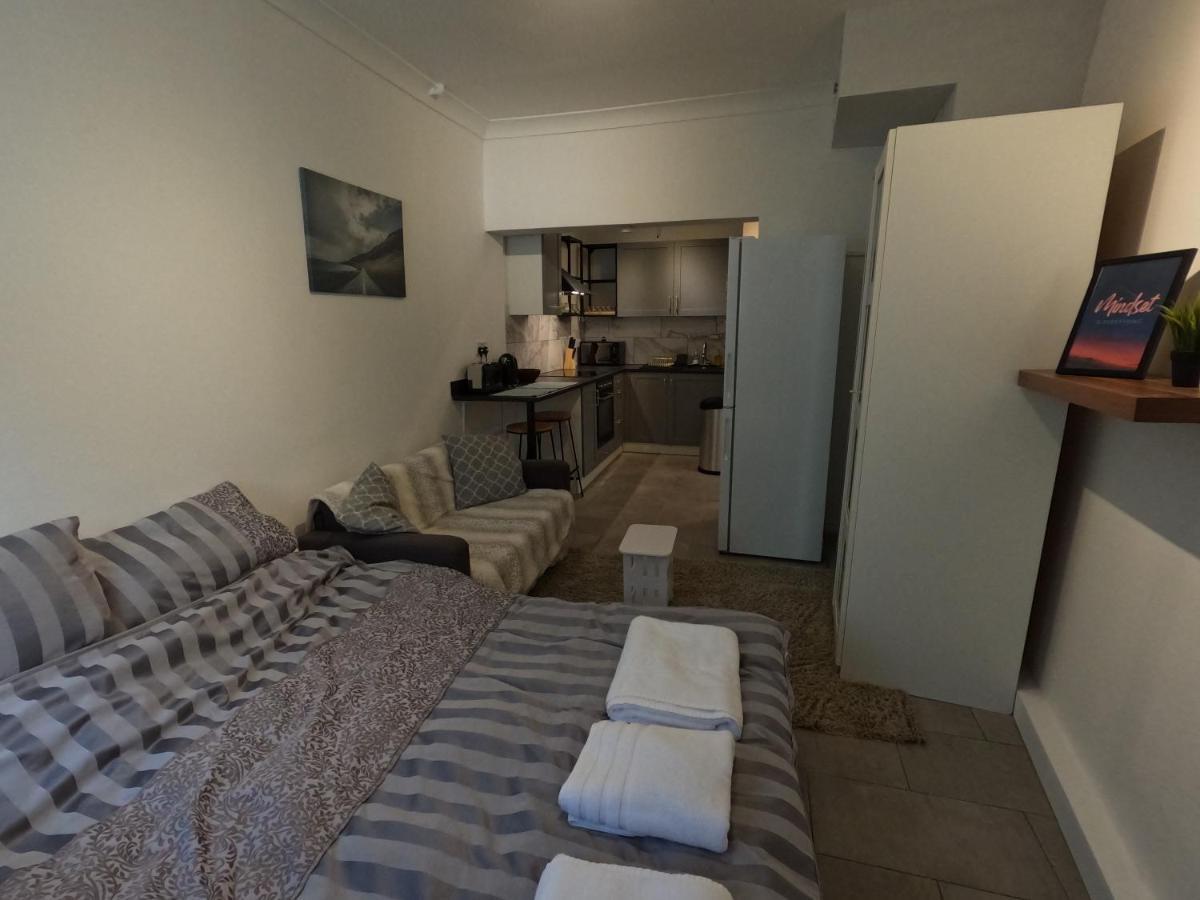 Studio Apartment In Kew Exterior photo
